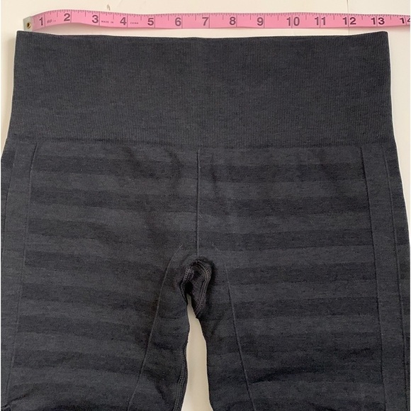 Lululemon Crop Leggings - Picture 5 of 7